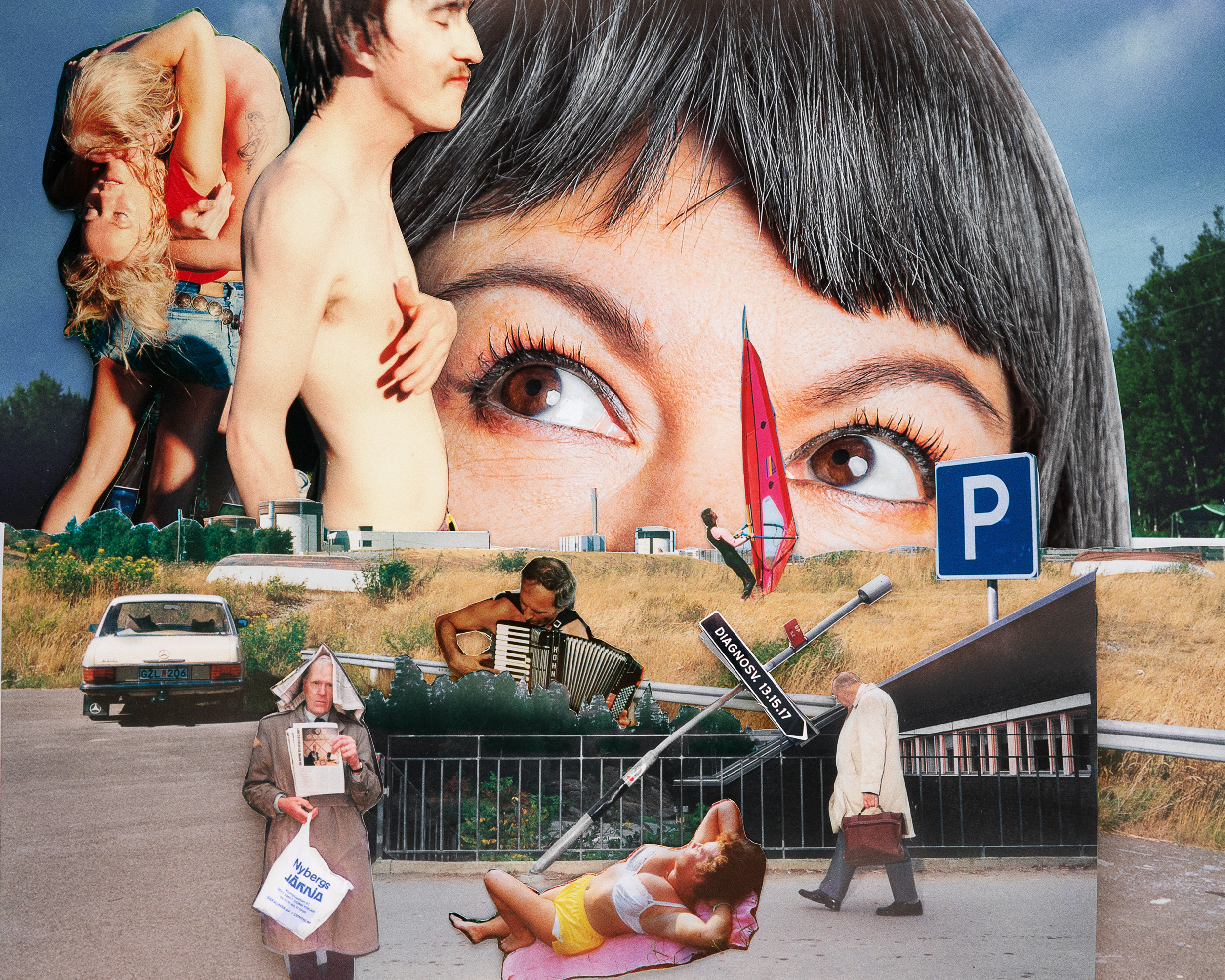 Kollage med stora ögon, halvnakna personer, musiker med dragspel och kvinna i bikini på trottoar.