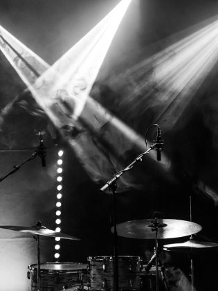 En rökig svartvit scenbild