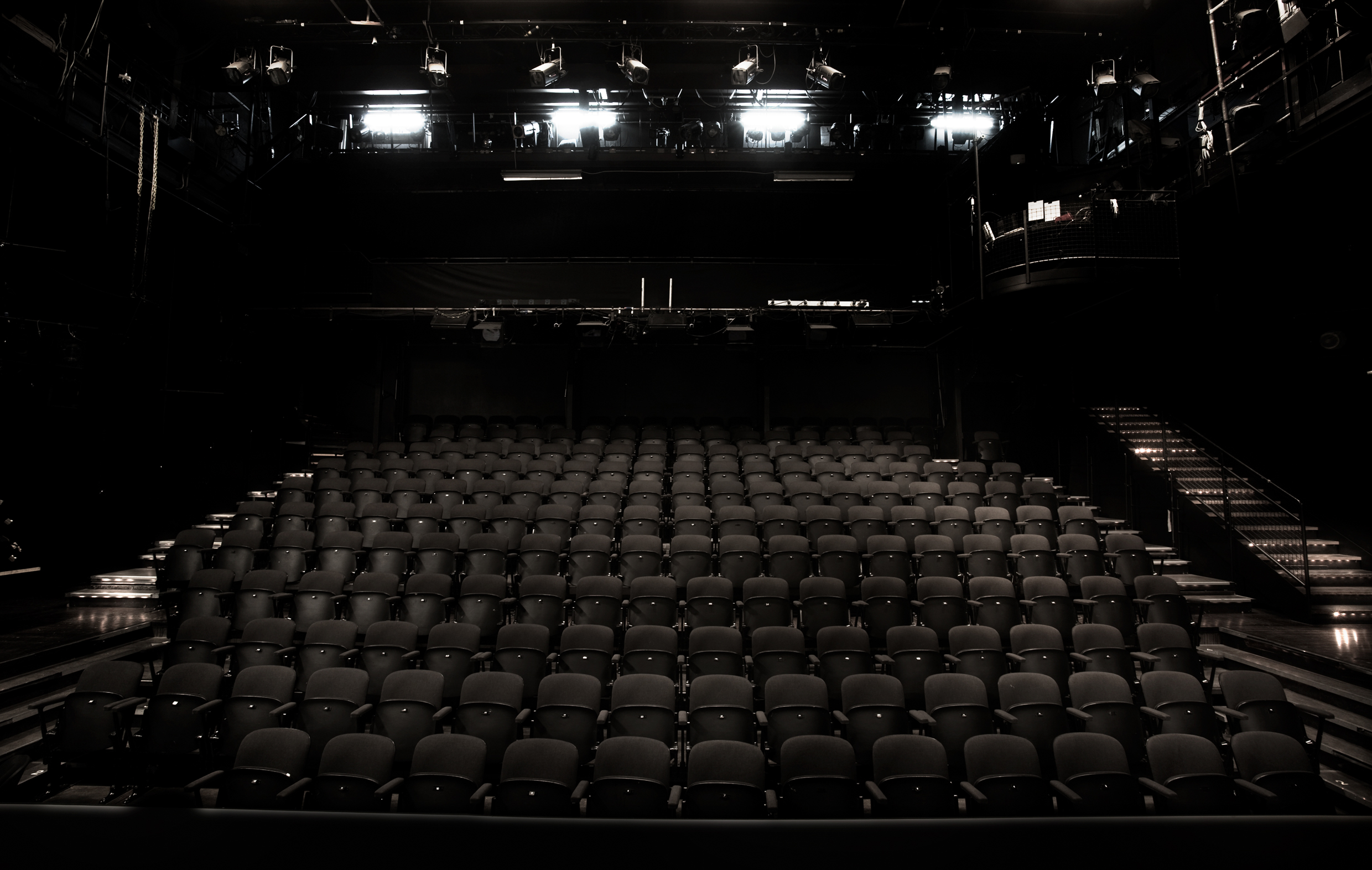 Salongsbild över sittplatserna på Klarascenen, Kulturhuset Stadsteatern.