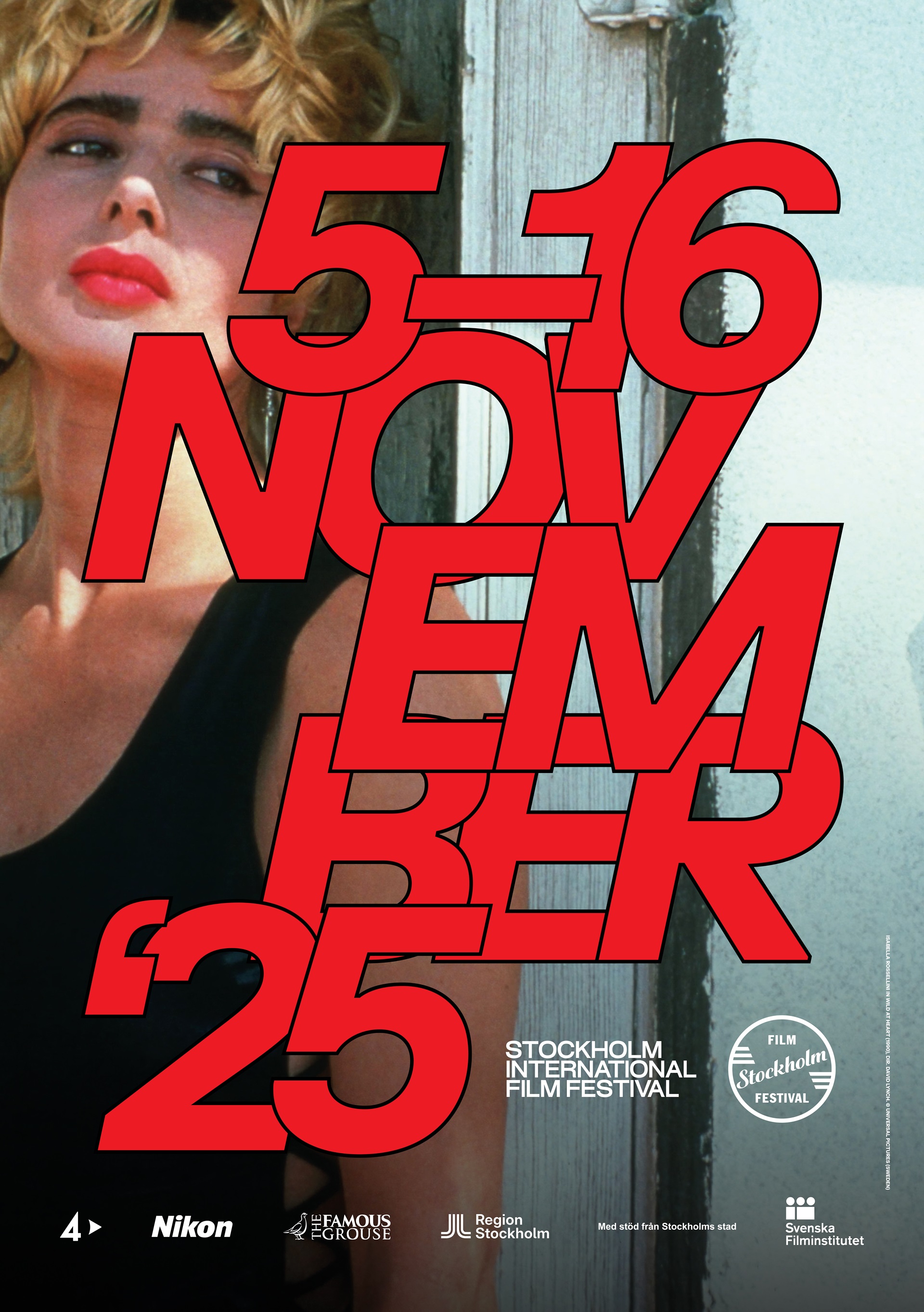 En blond kvinna lutar sig mot en vägg, textinfo om filmfestivalen.
