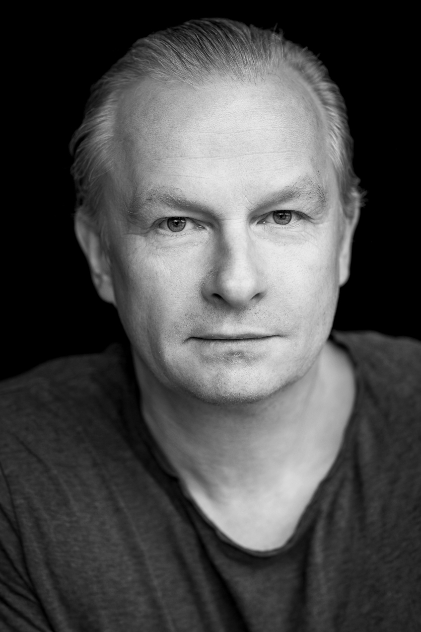 Porträttfoto på skådespelaren Sven Ahlström. 