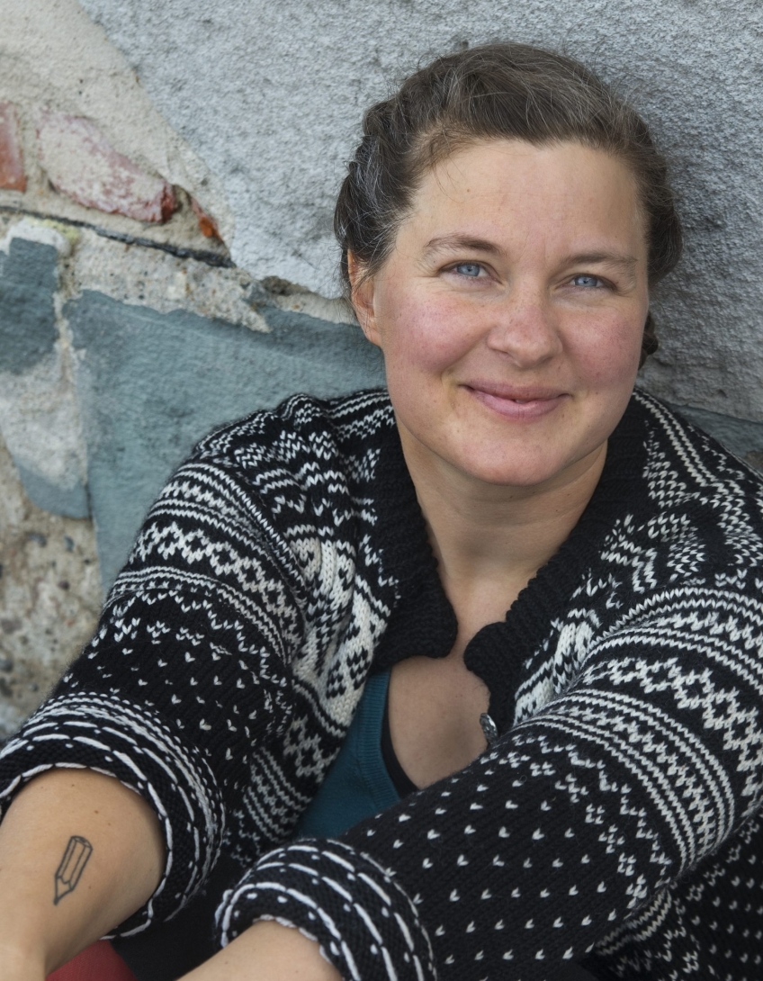 Porträttfoto på serieskaparen Ulrika Linder. 