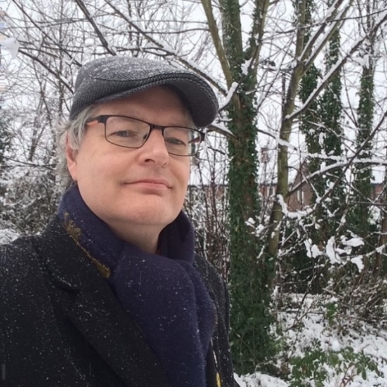 Porträttfoto på serieskaparen Darryl Cunningham. 