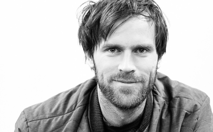 Porträttfoto på regissören och dramatikern Viktor Tjerneld. 