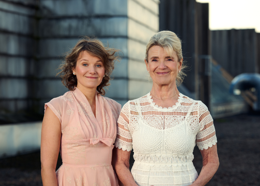 Iiris Viljanen och Stina Ekblad på Kulturhuset Stadsteaterns tak 