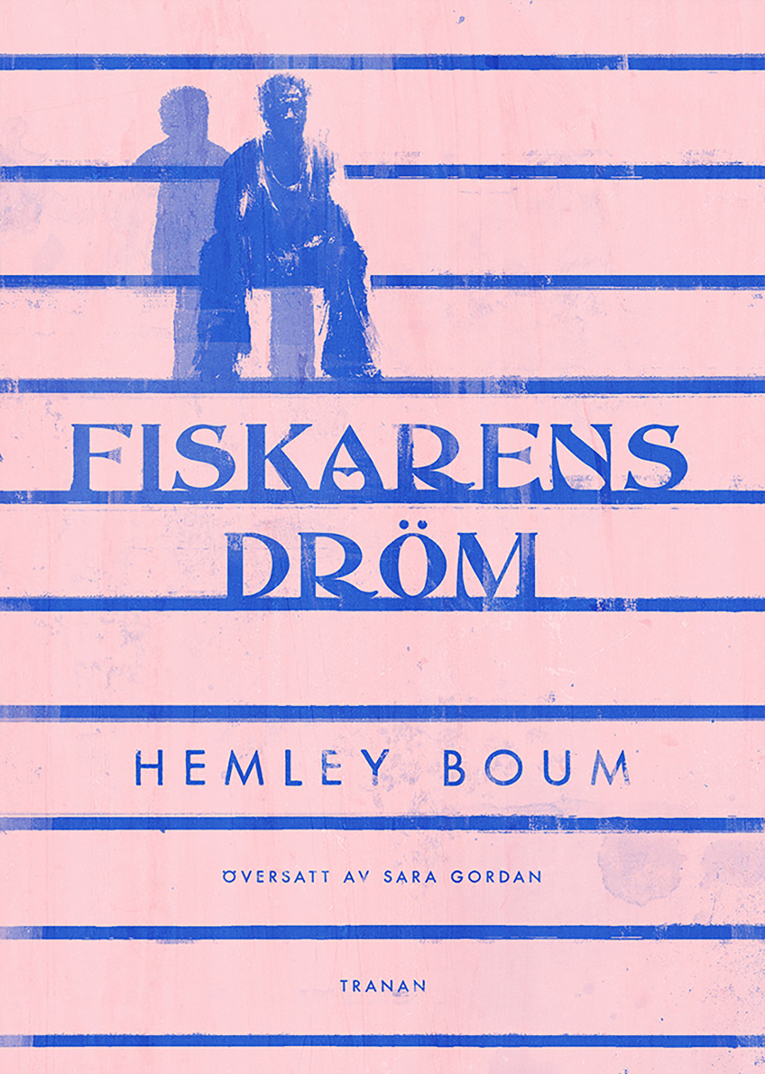 Bokomslaget till Fiskarens dröm av Hemley Boum har en drömlik och poetisk ton där bleka rosa och blå nyanser tillsammans med den ensamma figuren förmedlar ensamhet och minne.