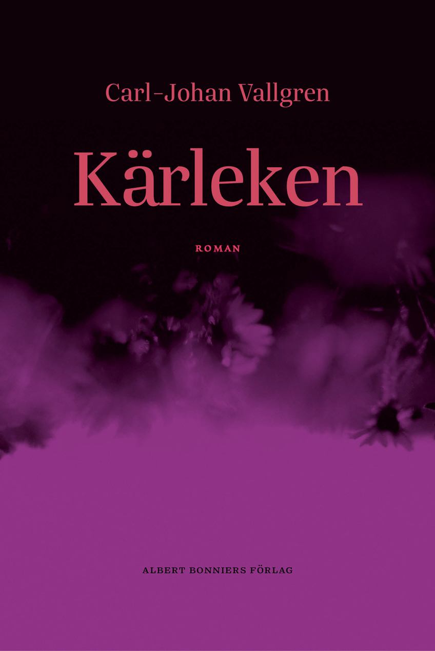Carl-Johan Vallgrens romanomslag badar i mörklila toner och blomliknande former som skapar en drömlik och romantisk stämning.