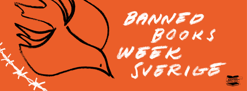 Orange illustration med taggtråd och en stiliserad fågel. Texten ”Banned Books Week Sverige” står i vitt.