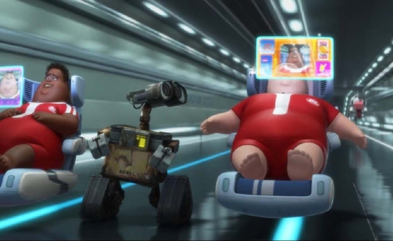 WALL-E ser på tjocka människor som ligger i fåtöljer och ser på futuristiska skärmar.