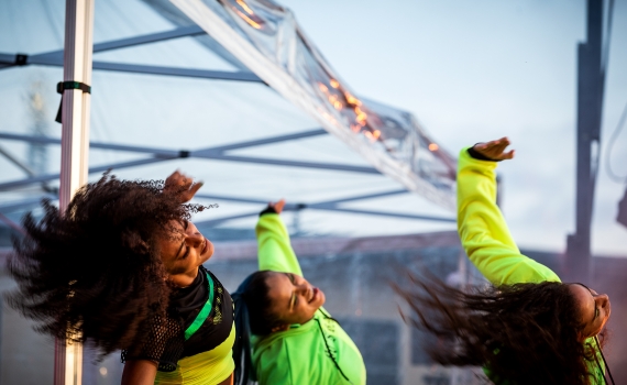 Foto: Matilda Rahm  Binta Coker & Blackout uppträder i Galärparken.