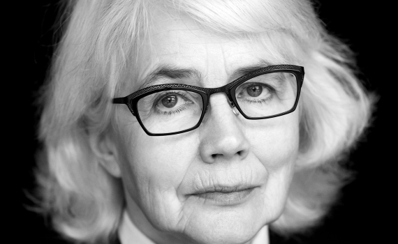 Porträttfoto på skådespelaren Marika Lagercrantz. 