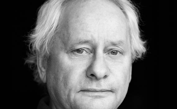 Porträttfoto på skådespelaren Per Sandberg. 