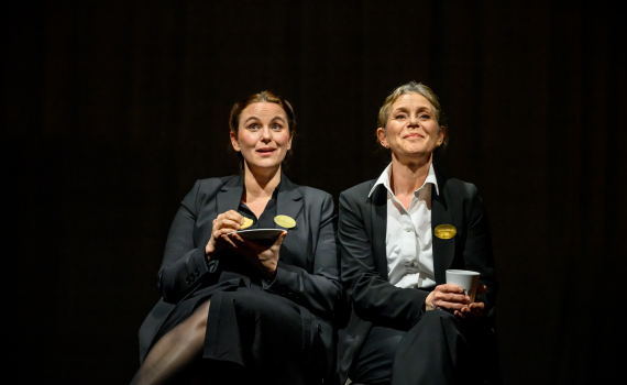 Anna Fahlstedt och Helen Sjöholm som begravningsentreprenörer