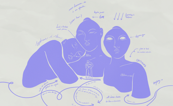 Skiss av tre stiliserade figurer i lila med handskrivna anteckningar och pilar som beskriver en installation.