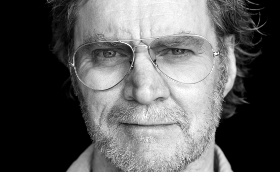Porträttfoto på skådespelaren  Magnus Krepper.