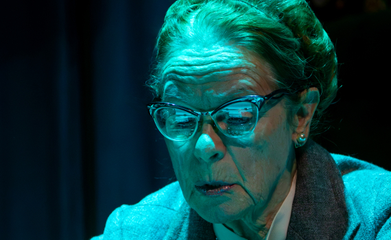 Irene Lindh som Agatha Christie