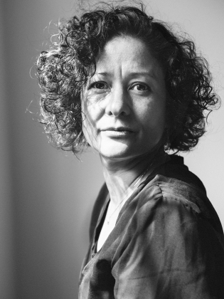 Porträttfoto på författaren Pilar Quintana. 