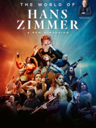 En grupp människor spelar musik och sjunger på en upplyst scen.