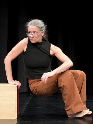 En dansare som utför en koreografi