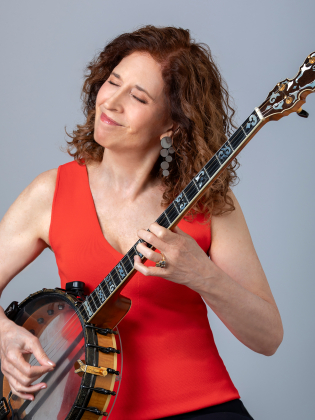 En kvinna med instrument