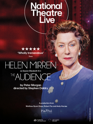 En kvinna i blå dräkt ser bestämd ut.