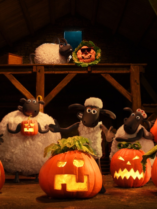 En grupp leranimerade får poserar med halloweenpumpor.